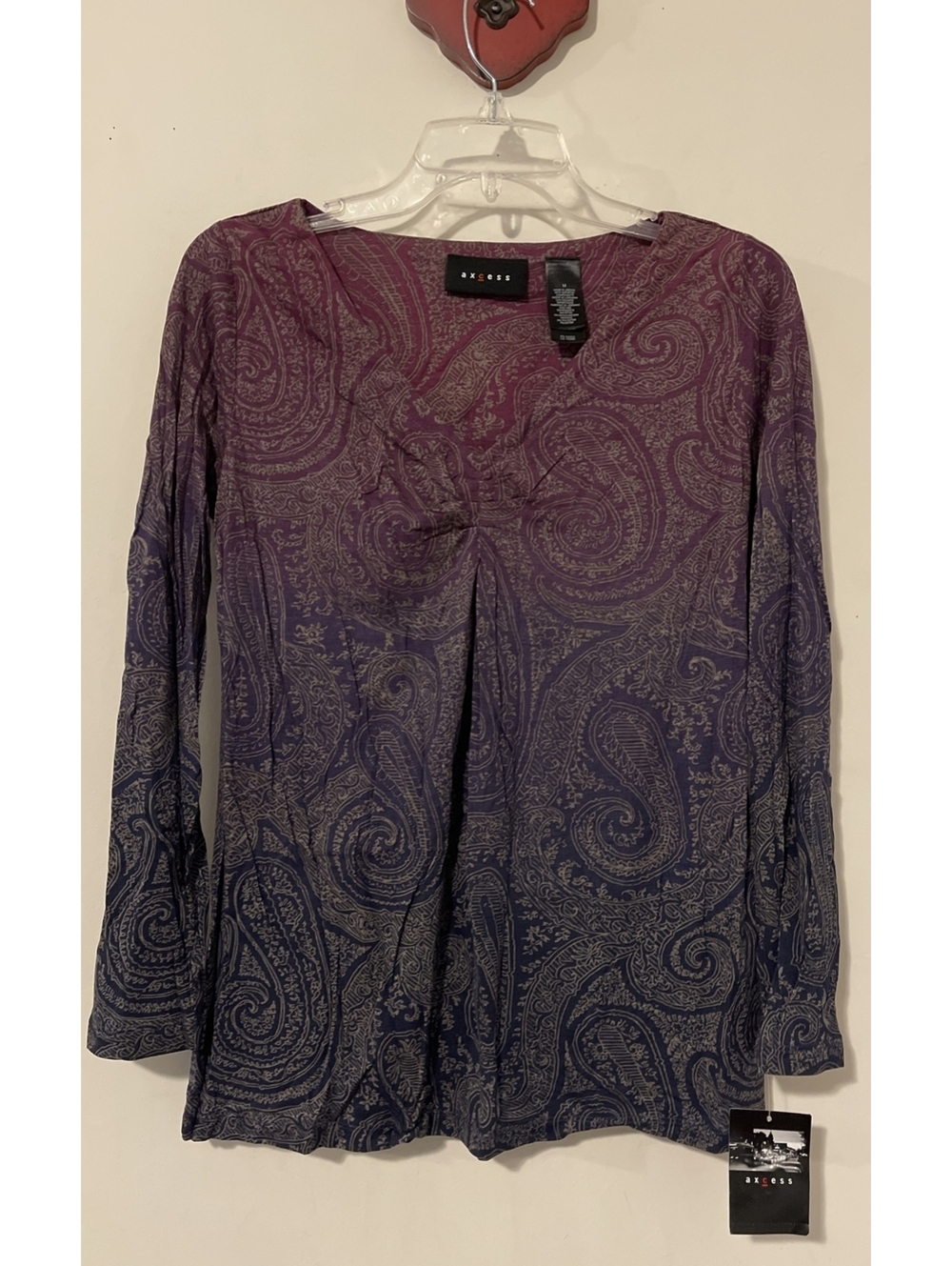 Axcess Womens Medium Purple Ombré Paisley Print Vneck Blouse NWT! A6378